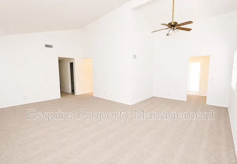 2065 Pamela St — Photo 5