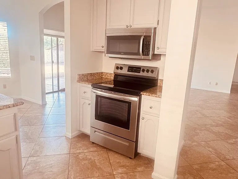 6707 E Kelton Ln — Photo 12