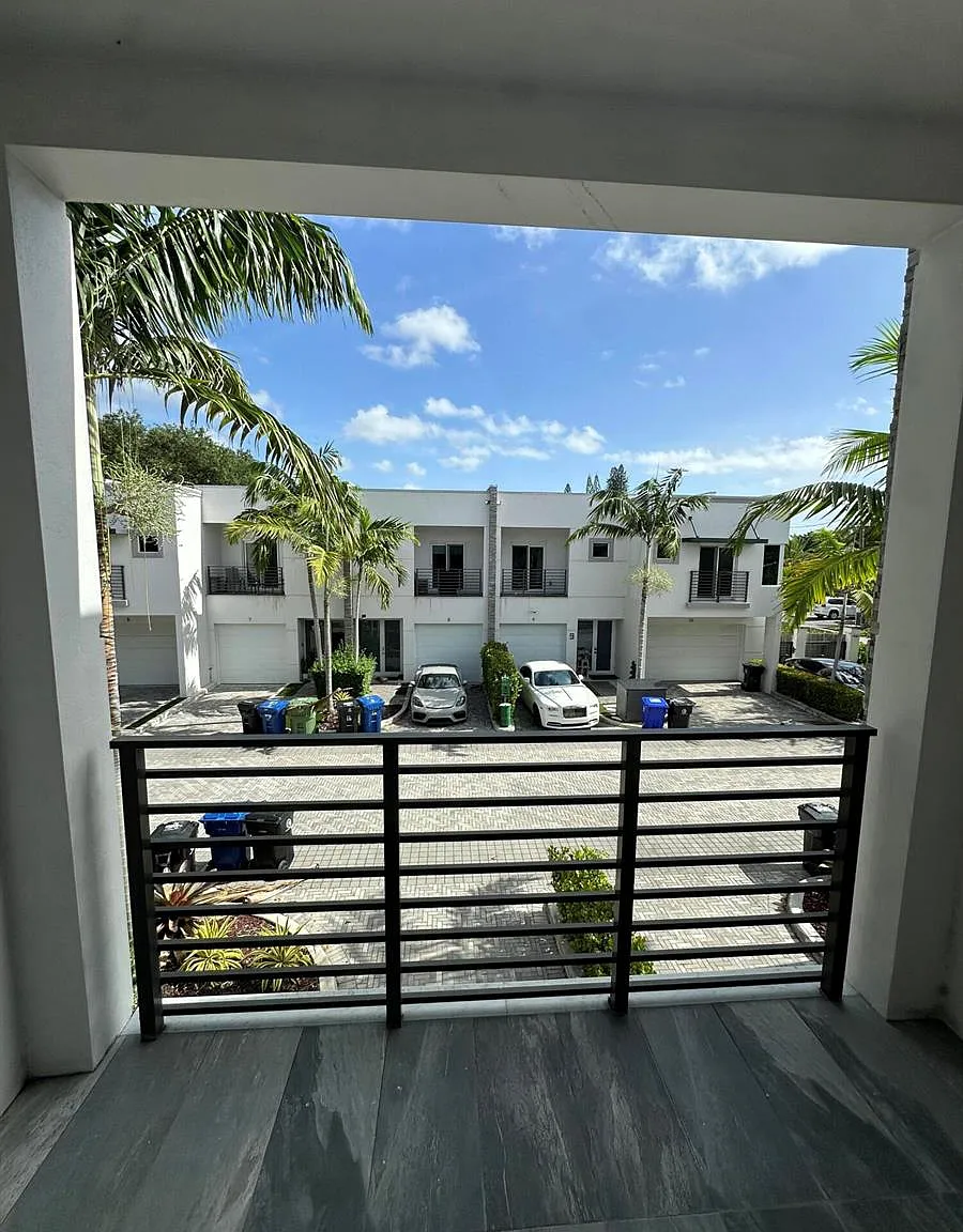 2 bed, 2.5 bath, 1363 sqft, $4,250 — Photo 4