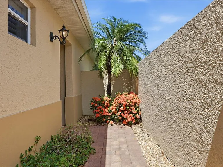 490 Montelluna Dr — Photo 33