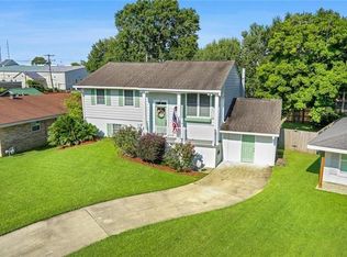 24 Fairlane Dr, Metairie, LA 70003