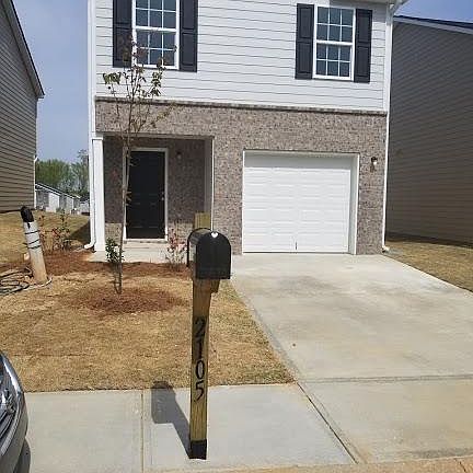 4th image of 2105 Belmont Cir