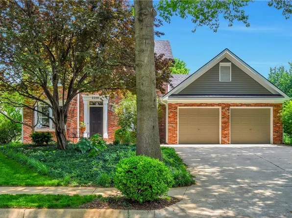 2208 Riviera Dr, Lawrence, KS 66047