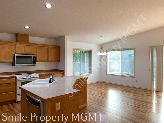3rd image of 15198 SE Sedona Dr