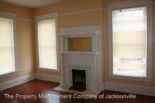 4th image of 202 N Washington St
