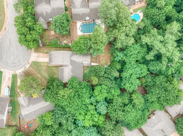 2319 Bent Trail Cir, Edmond, OK 73012