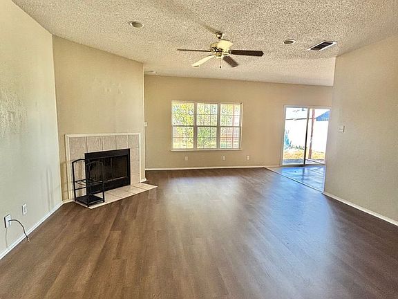 3rd image of 1211 Henry Ln