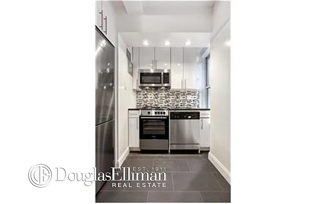 Rented by Douglas Elliman | media 22