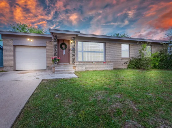 8304 Monmouth Dr, Fort Worth, TX 76116