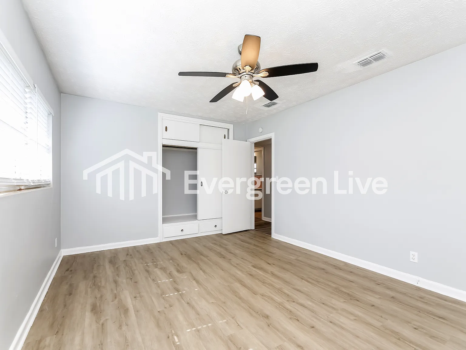 3 bed, 1.5 bath, 1156 sqft, $1,245 — Photo 3