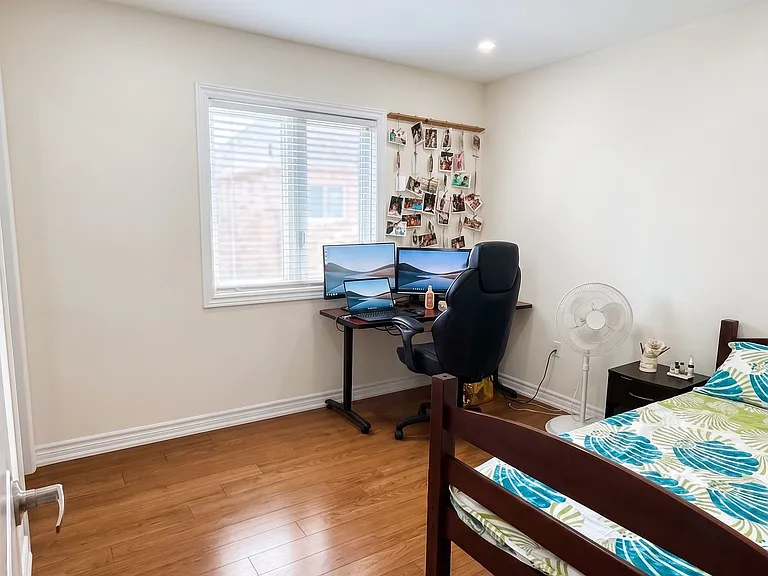41 Crumlin Cres — Photo 21
