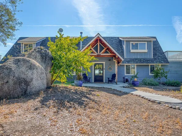 26826 Twin Ponds Rd, Clovis, CA 93619