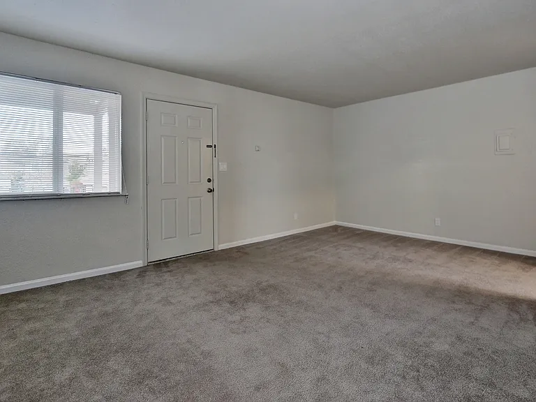 925 Pomeroy Ave — Photo 3