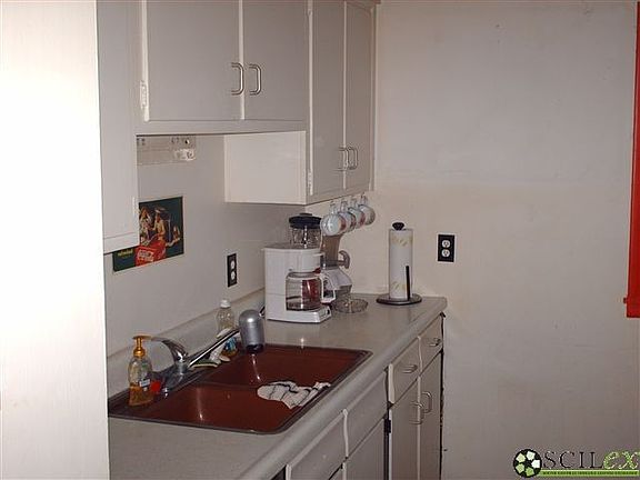 5th image of 615 Berkshire Dr