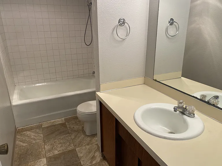 210 W Pacific Ave #4 — Photo 7