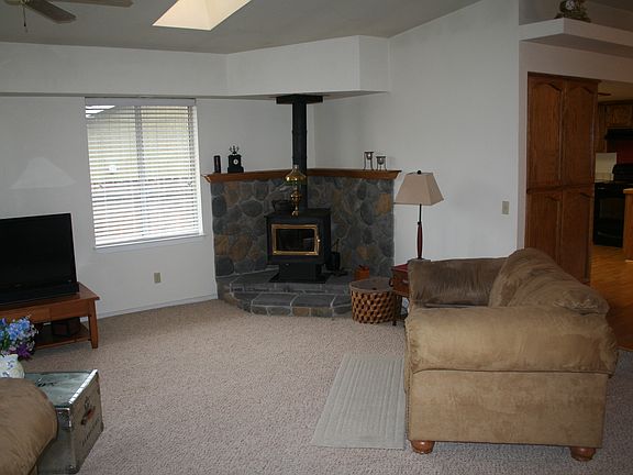2nd image of 682 Ann Way