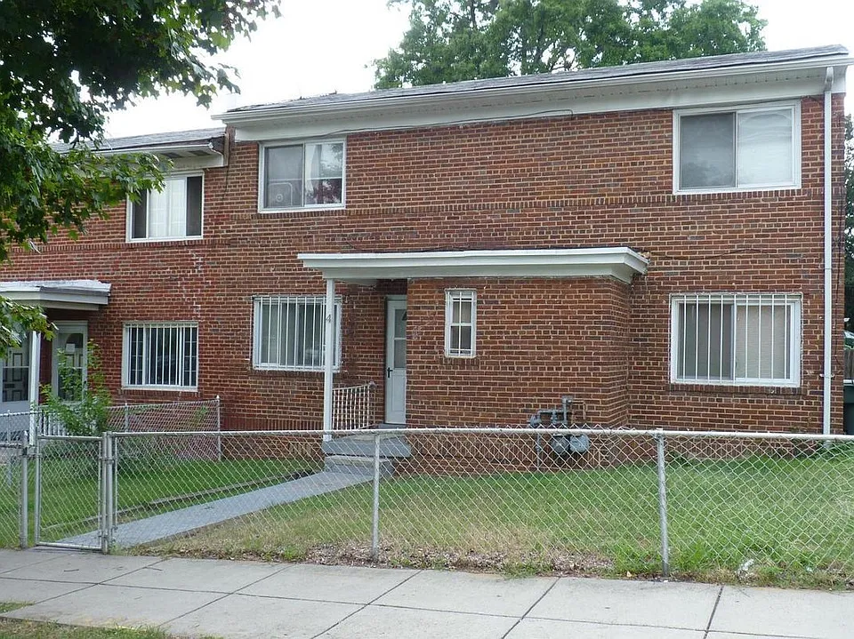 4 47th St NE #2