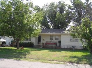 506 N Florida Ave, Mangum, OK 73554