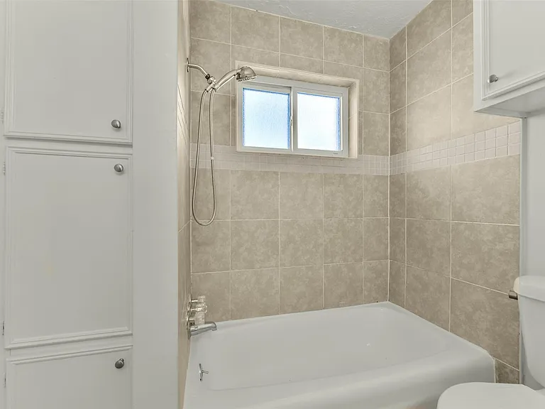 12011 Kirknoll Dr — Photo 25