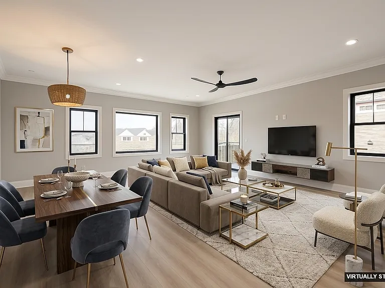117 W Wisconsin Ave — Photo 2