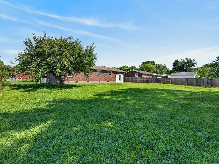 573 Waldorf Dr — Photo 24