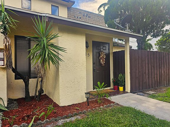 3rd image of 2985 GENOA Place #2985