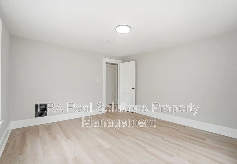 394 S Guilford Ave — Photo 24