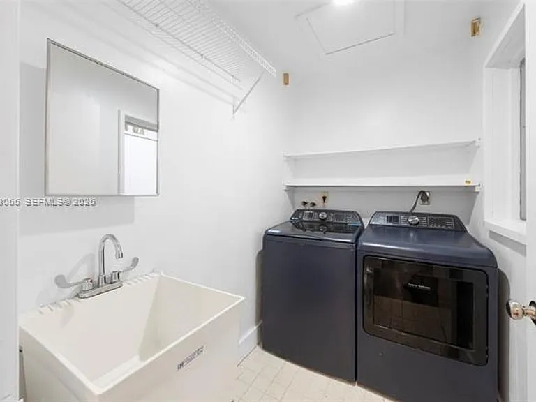 5600 Oakwood Ln #5600 — Photo 23