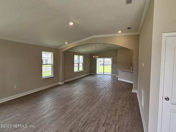 4th image of 156 ALAGON Way