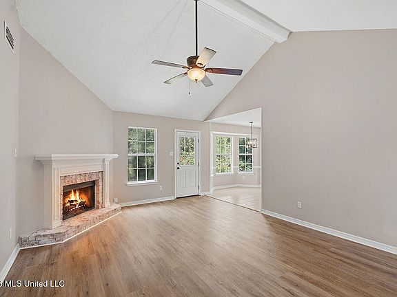 3rd image of 3019 Scarlett Oak Dr