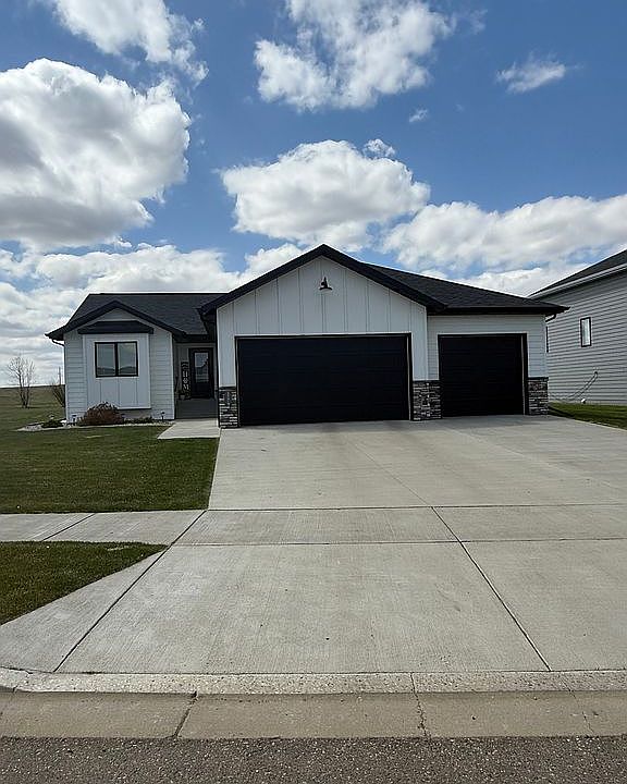 1st image of 3379 Calvin Dr