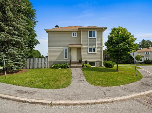 108 McDermot Ct #6, Ottawa, ON K2L 3V2