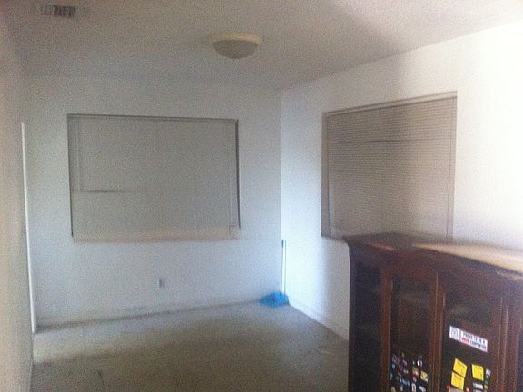 5th image of 210 NW 27th Ter