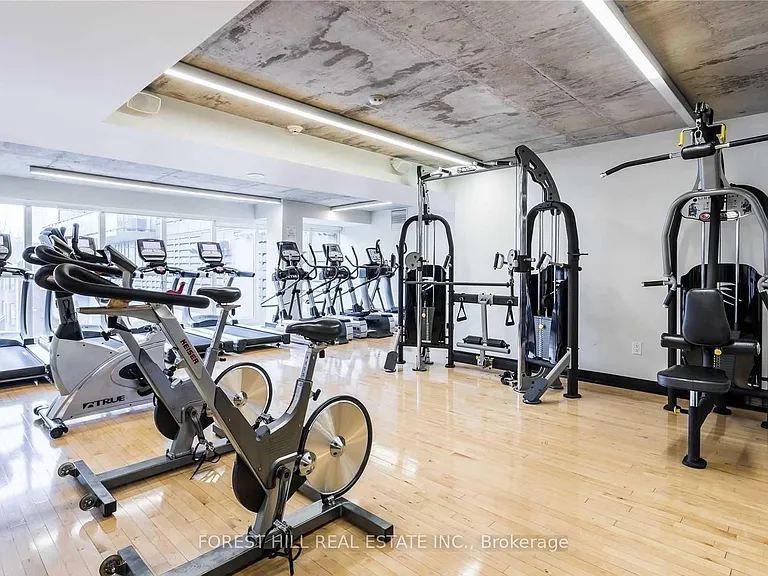 775 King St W #425 — Photo 23