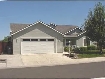 1049 Hope Dr photo 1