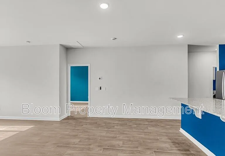 828 Lilyford Ln — Photo 16