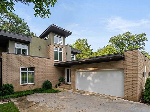 3rd image of 1307 Citadel Dr NE