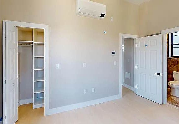 5th image of 2076 E 17th St Unit 2C