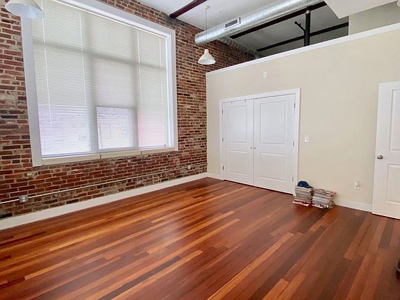 2nd image of 3421-35 Richmond St #212