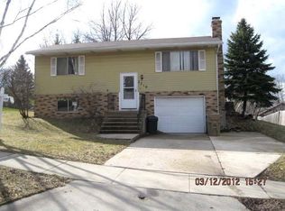 2710 Dunwoody Dr, Madison, WI 53713