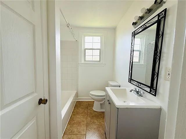 1010 Lesan Dr — Photo 9