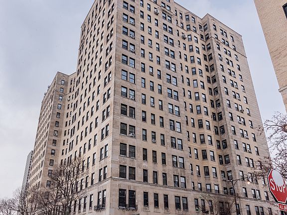 2nd image of 2000 N Lincoln Park W #407