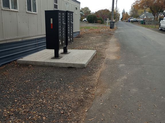 3rd image of 1029 Cedar Ave Trailer 18