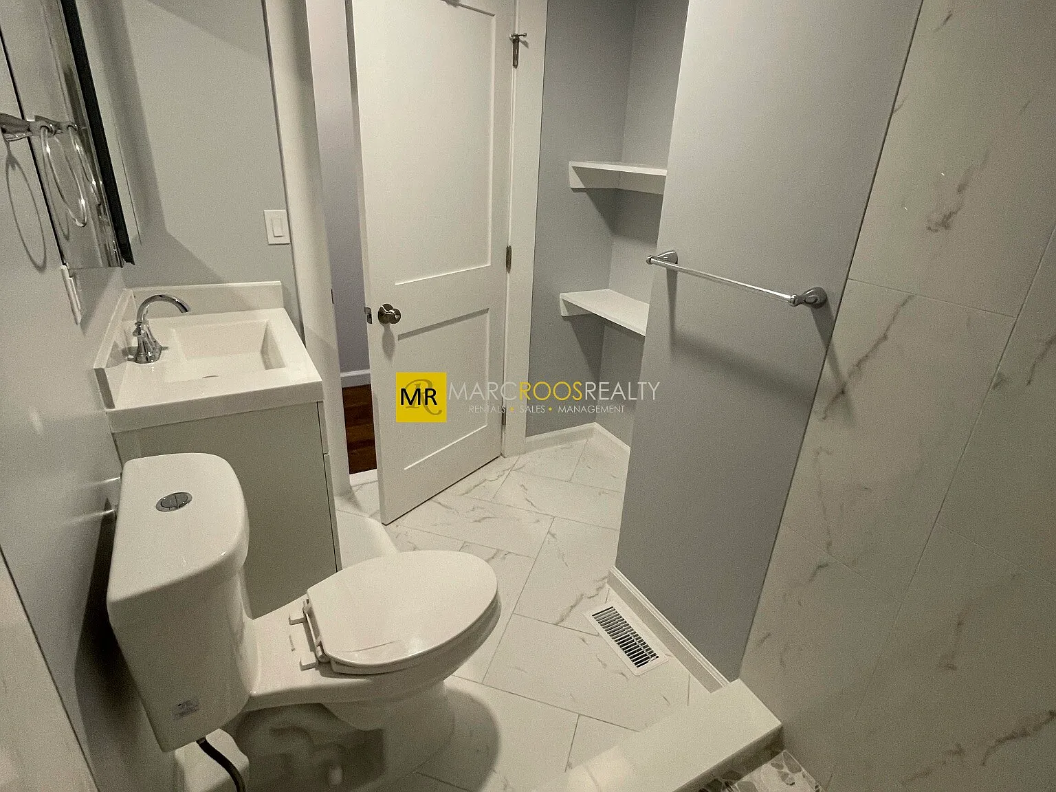 4 bed, 1400 sqft, $5,500 — Photo 4