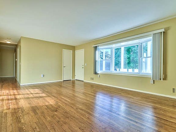 5th image of 1012 Southampton Blvd