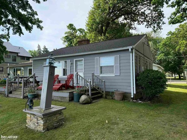 9896 Lakeside Dr, Bay Port, MI 48720
