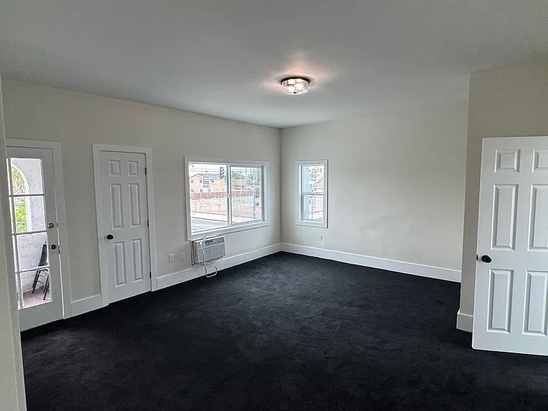 1549 W 54th St #1553 — Photo 11