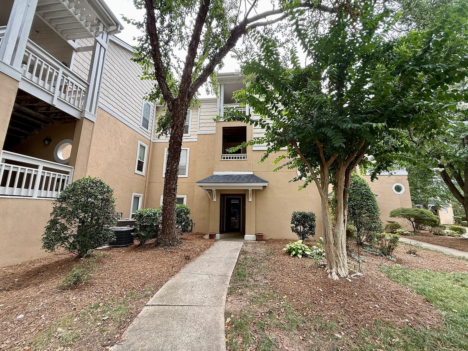 2 bed, 1096 sqft, $2,200 — Photo 4
