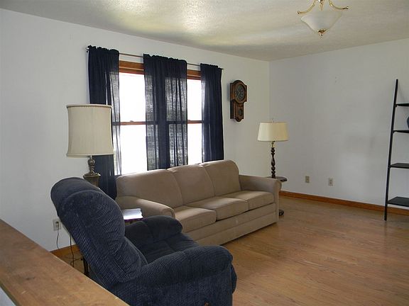 4th image of 4076 N Brookwood Dr