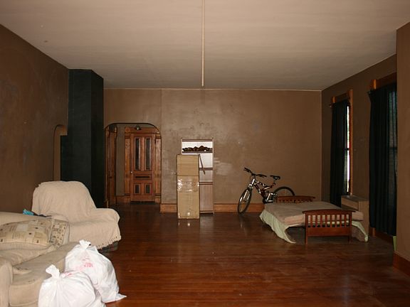 3rd image of 621 & 621-1/2 S Main St